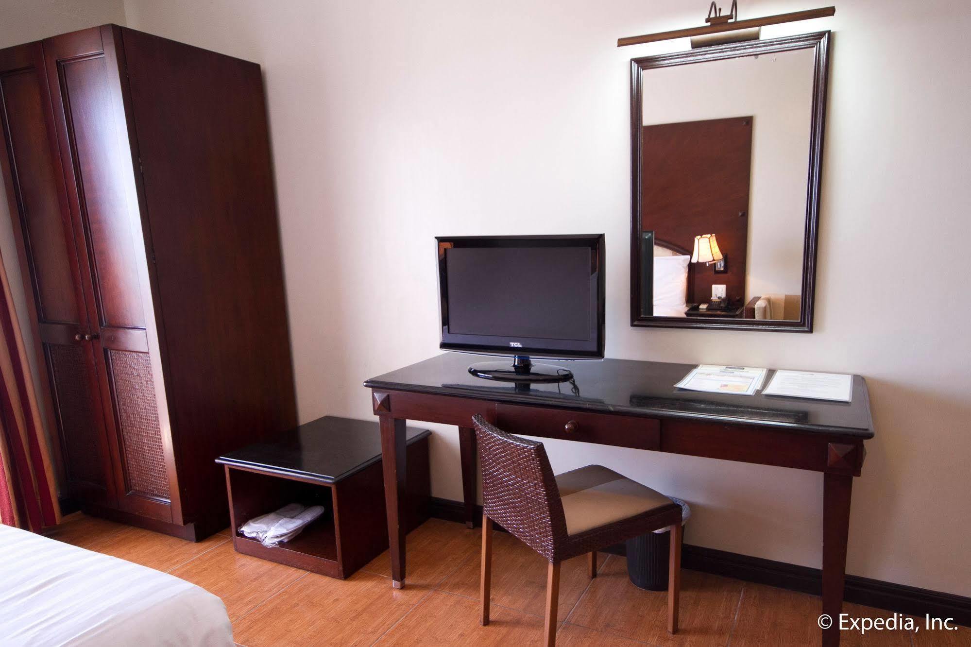 Egi Resort & Hotel Lapu-Lapu City Exterior photo